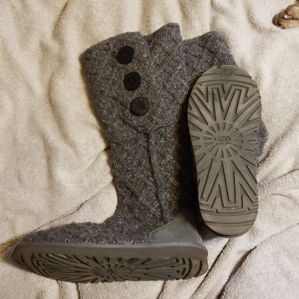 authentic sweater uggs EUC